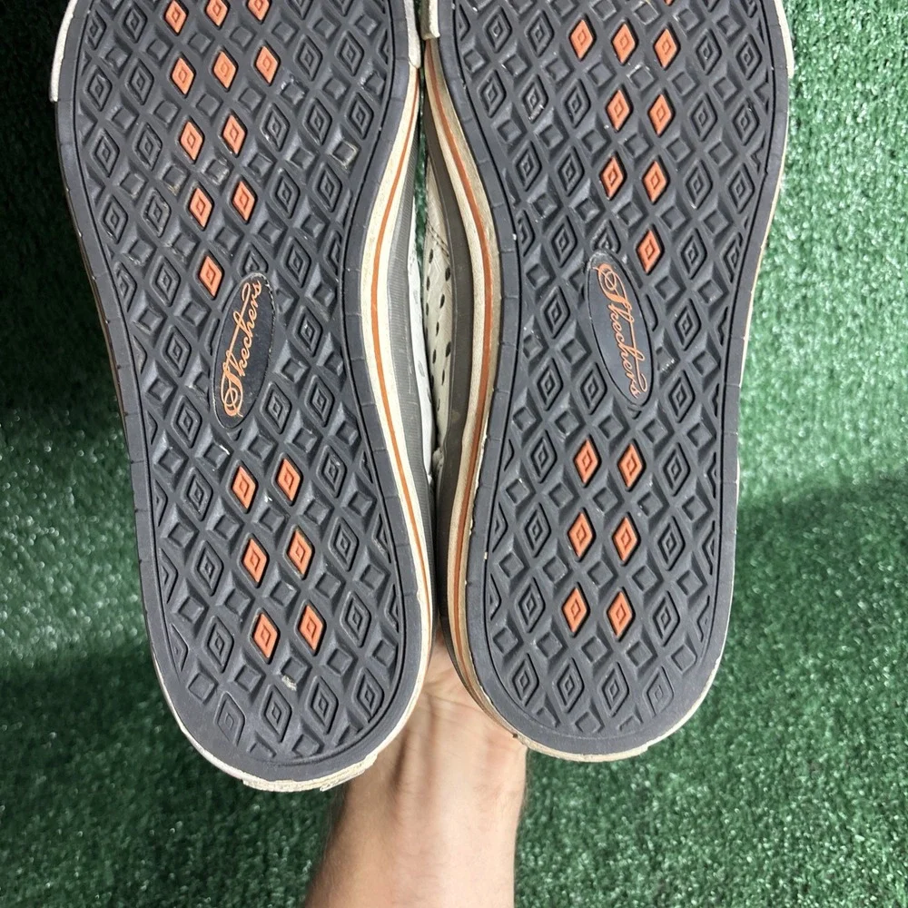 Skechers item you